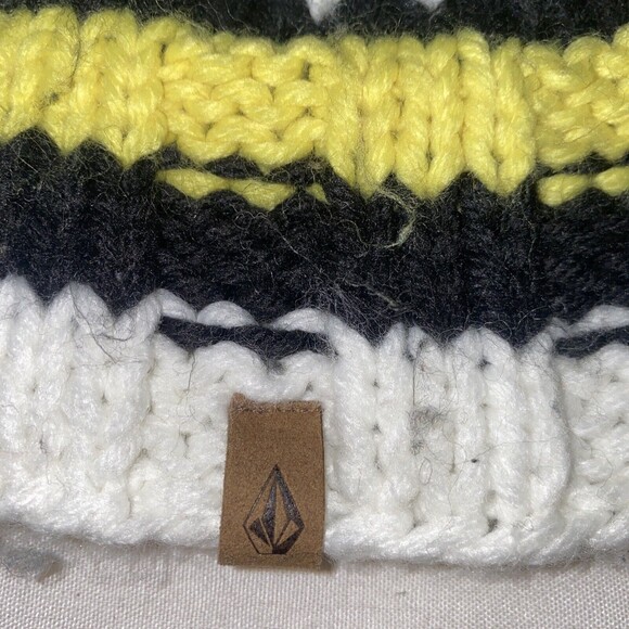 Volcom Knit Beanie Hat One Size Stretch Winter Adult Snowflake fair aisle yellow - Picture 2 of 5